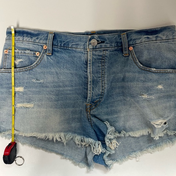 Abercrombie & Fitch Cut Off Shorts in Medium Wash - Picture 6 of 9